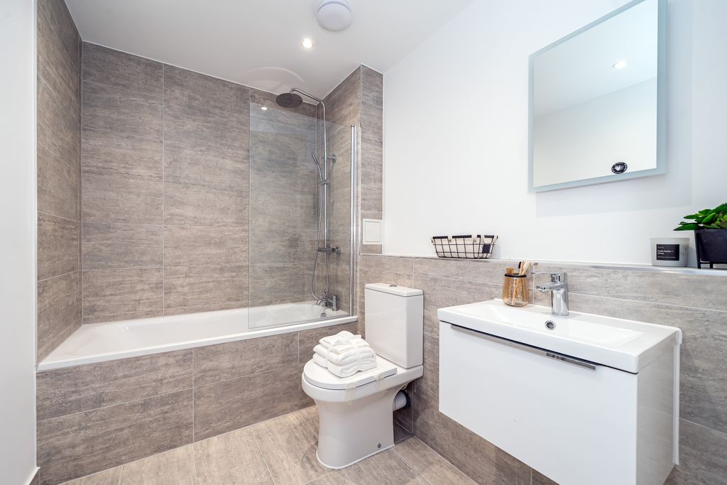 Property photo 3 of 6 Bathroom