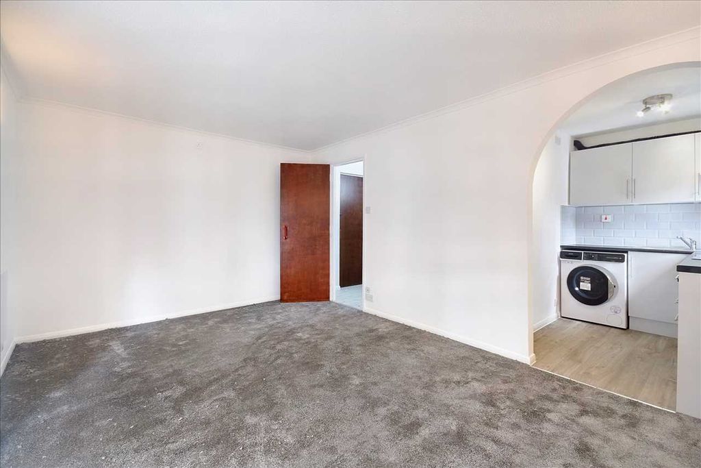 Property photo 3 of 5