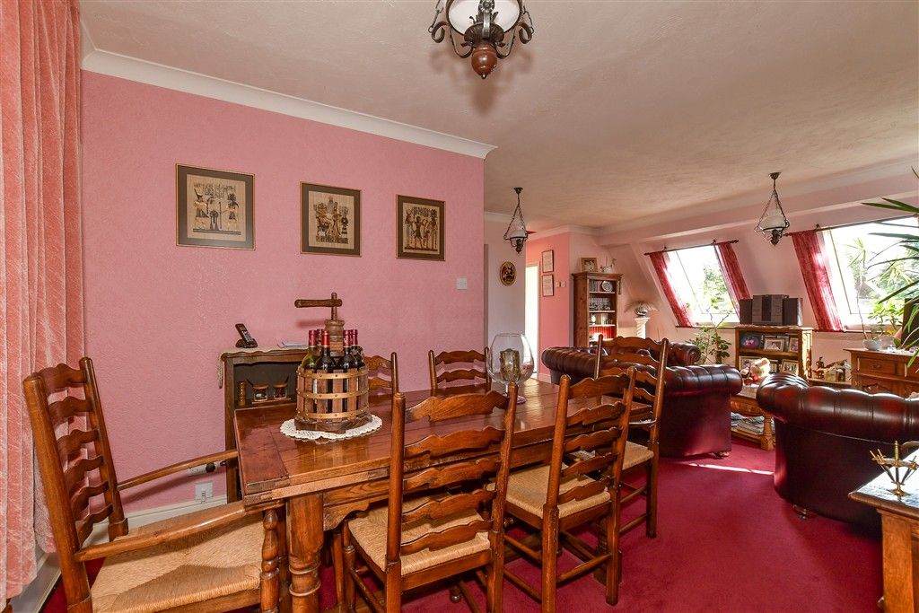 Property photo 3 of 11 Lounge/Diner