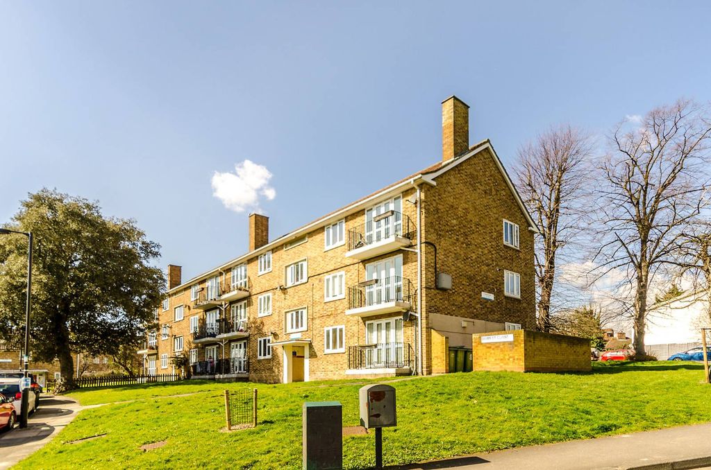 Property photo 2 of 8