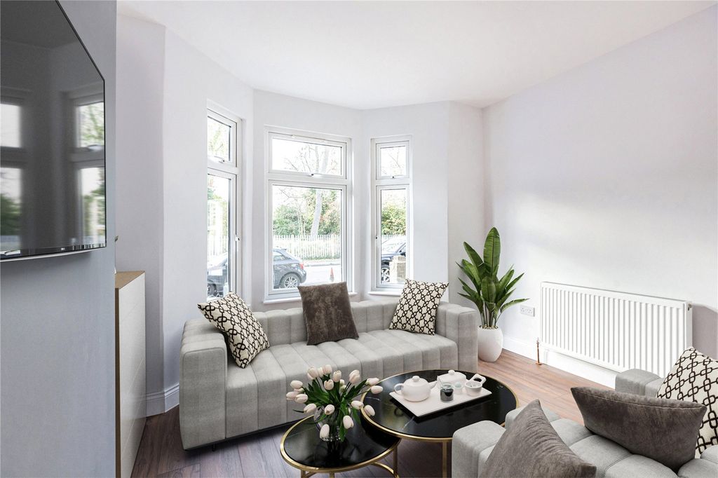 Property photo 3 of 19 Lounge