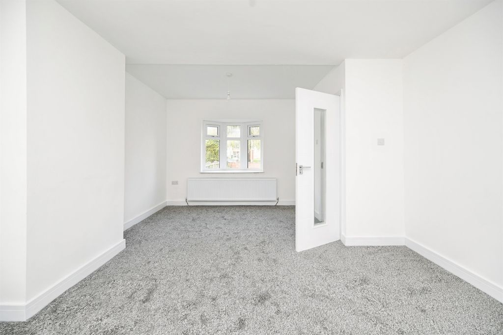 Property photo 3 of 23