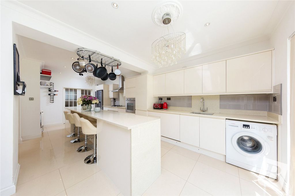 Property photo 3 of 14 Kitchen