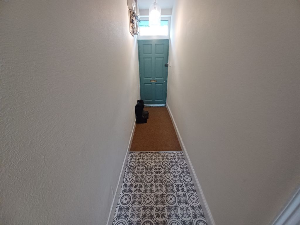 Property photo 3 of 9 Entrance Hall