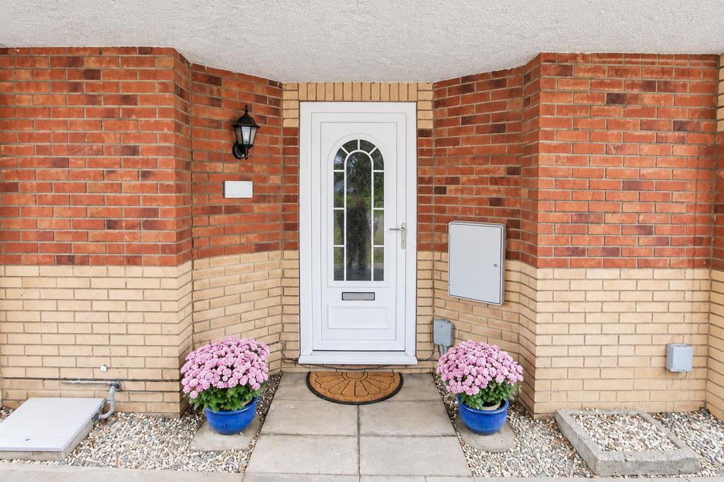 Property photo 1 of 9 Front