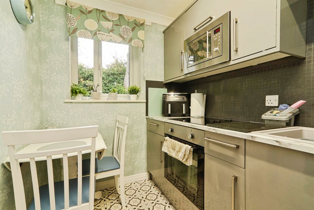 Property photo 3 of 13