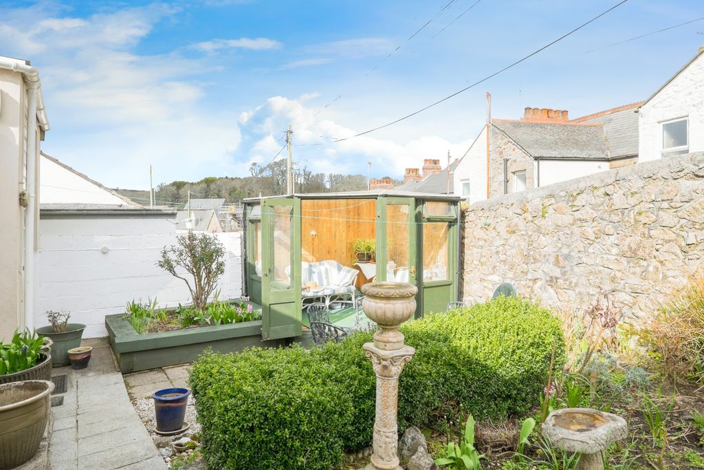 Property photo 2 of 14 Summer House