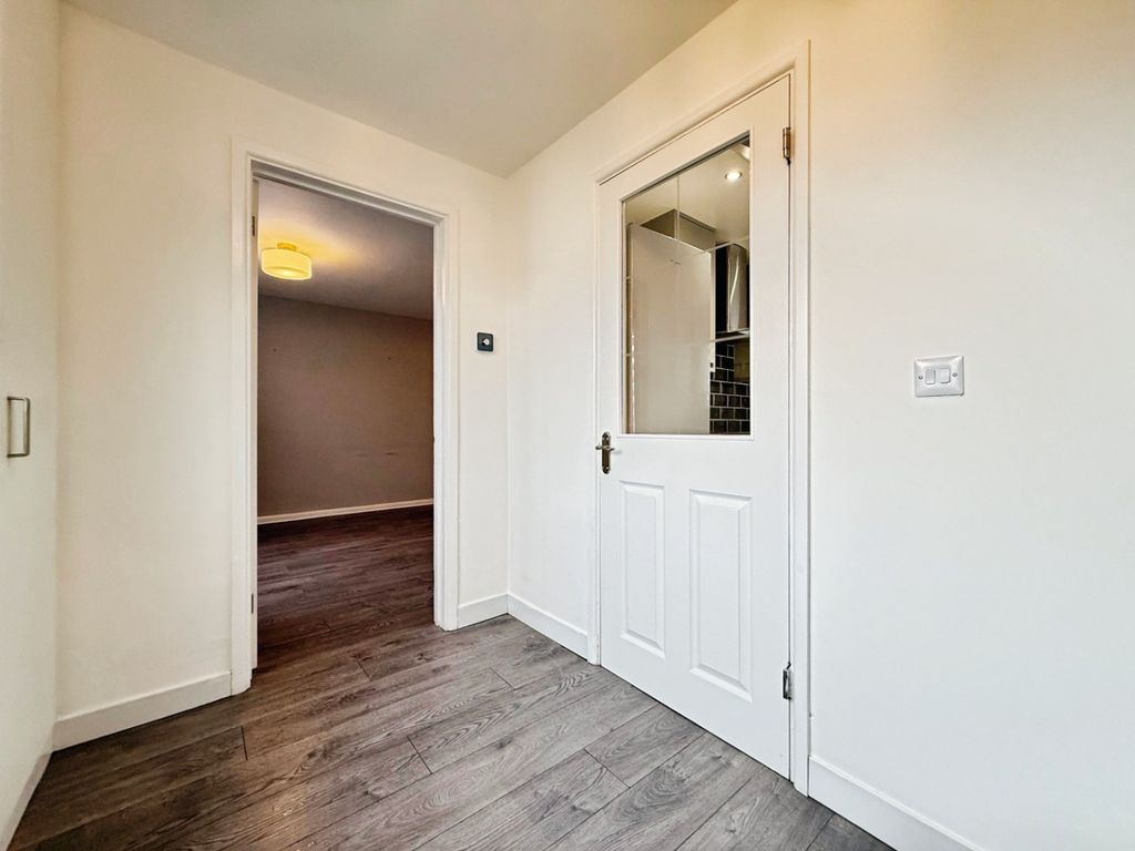 Property photo 3 of 21 4769056