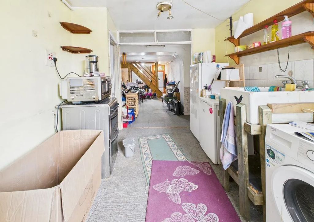 Property photo 2 of 20