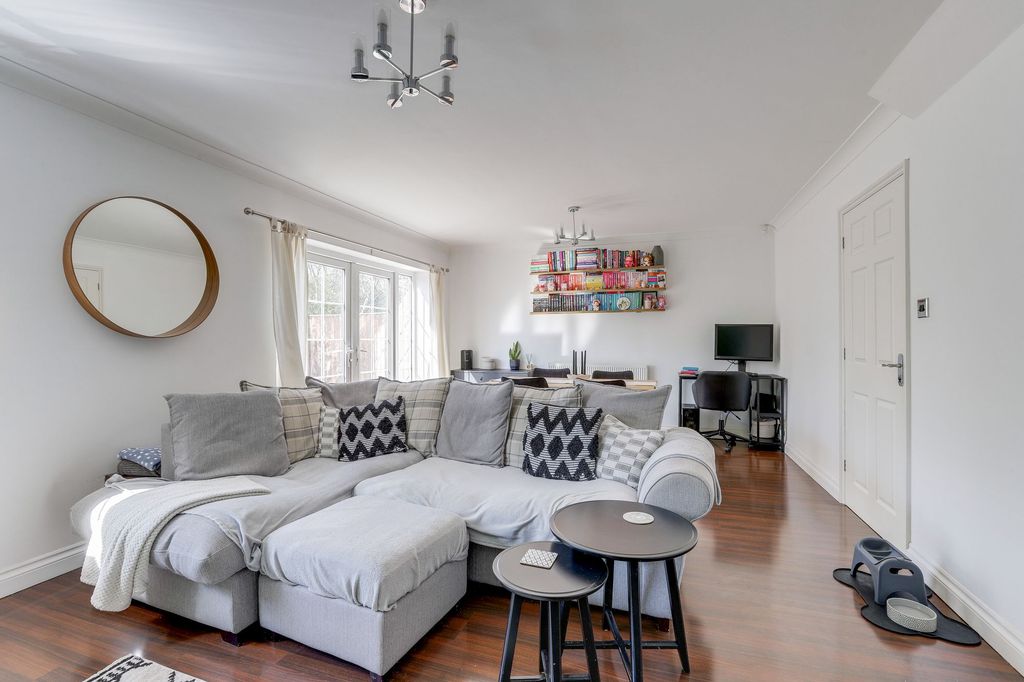 Property photo 2 of 21