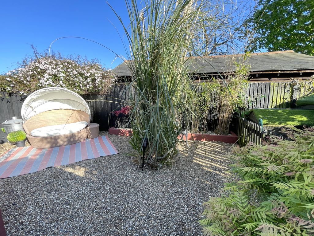 Property photo 2 of 23 Marsh Way