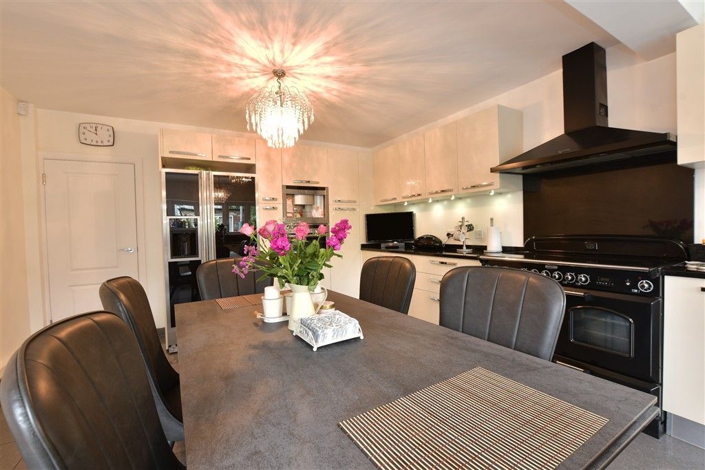 Property photo 3 of 13 Kitchen/Breakfast Room