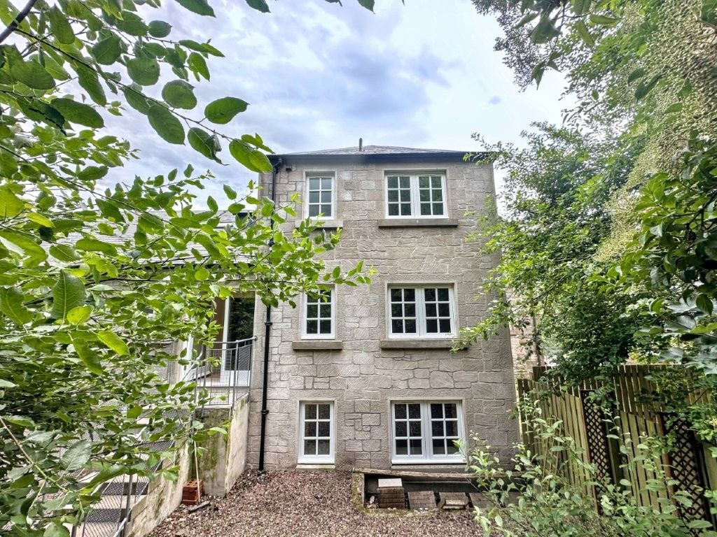 Property photo 2 of 31