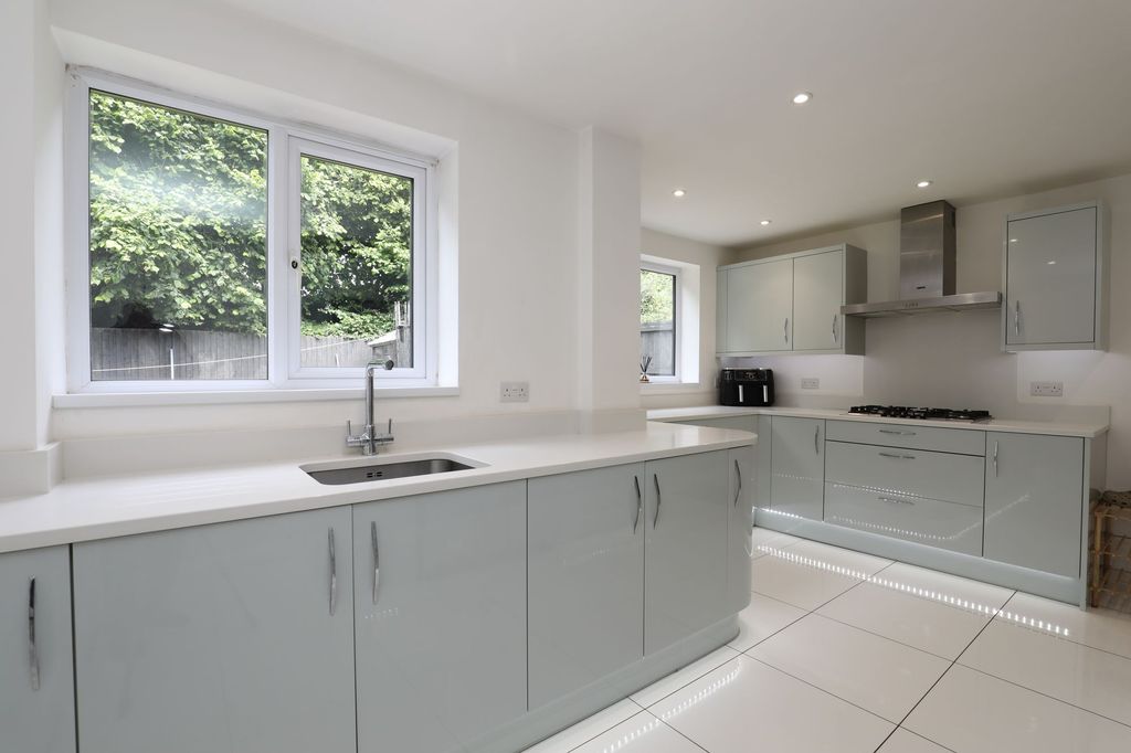 Property photo 2 of 34
