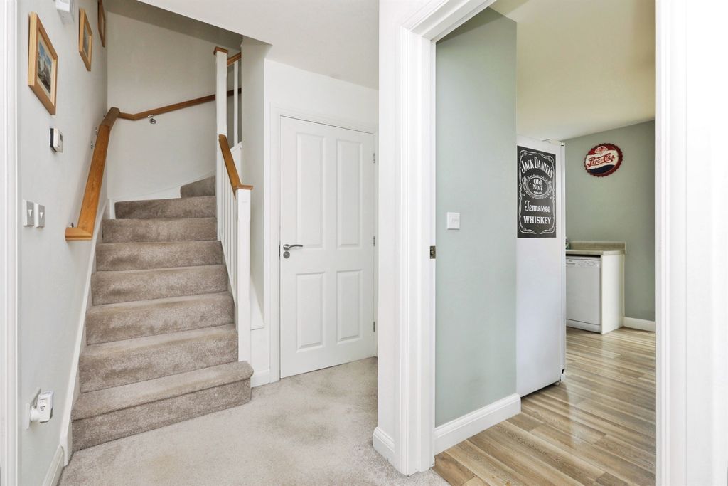 Property photo 2 of 11 Entrance Hall