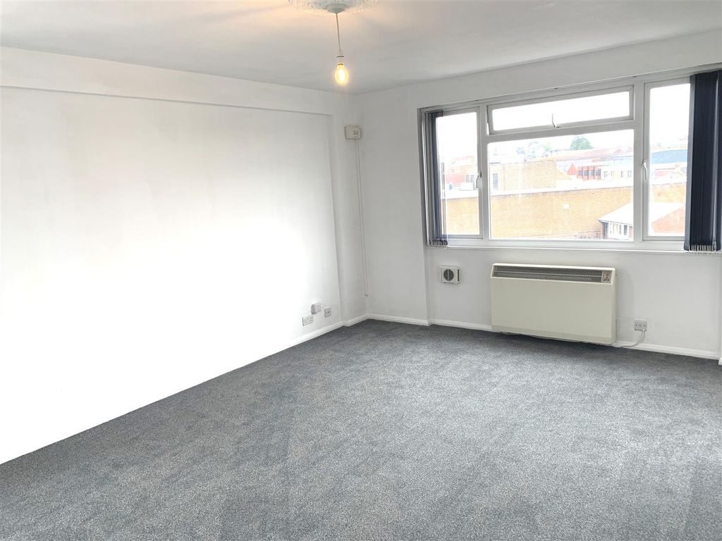 Property photo 3 of 10 8 Stockwell Lounge 1.Jpg