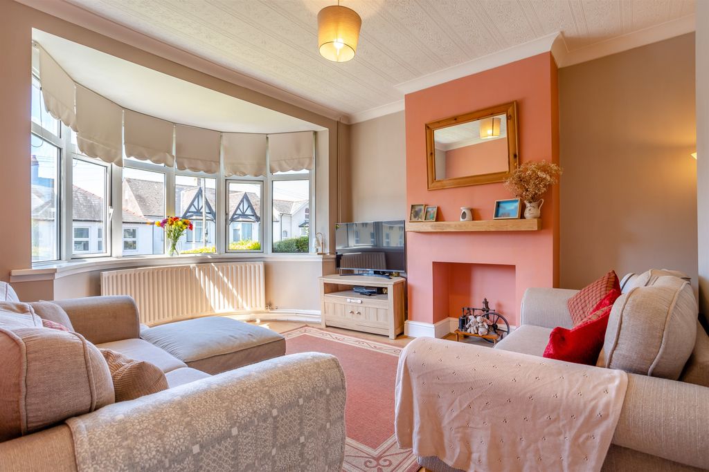 Property photo 3 of 26