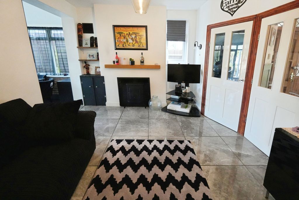 Property photo 3 of 20 Dining Room