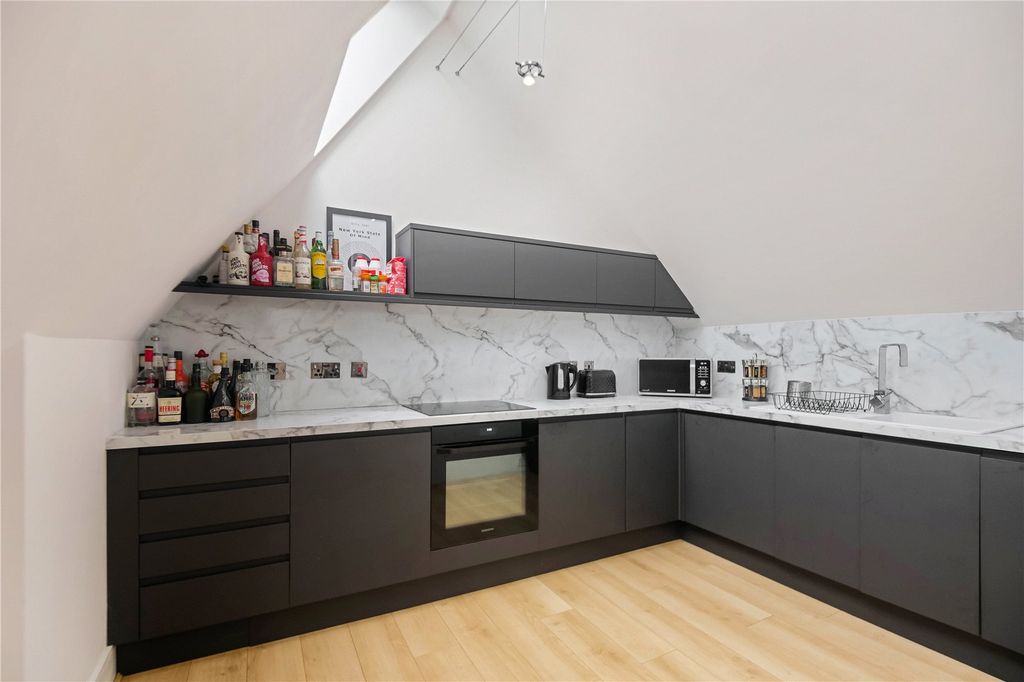 Property photo 3 of 23 Picture No. 06