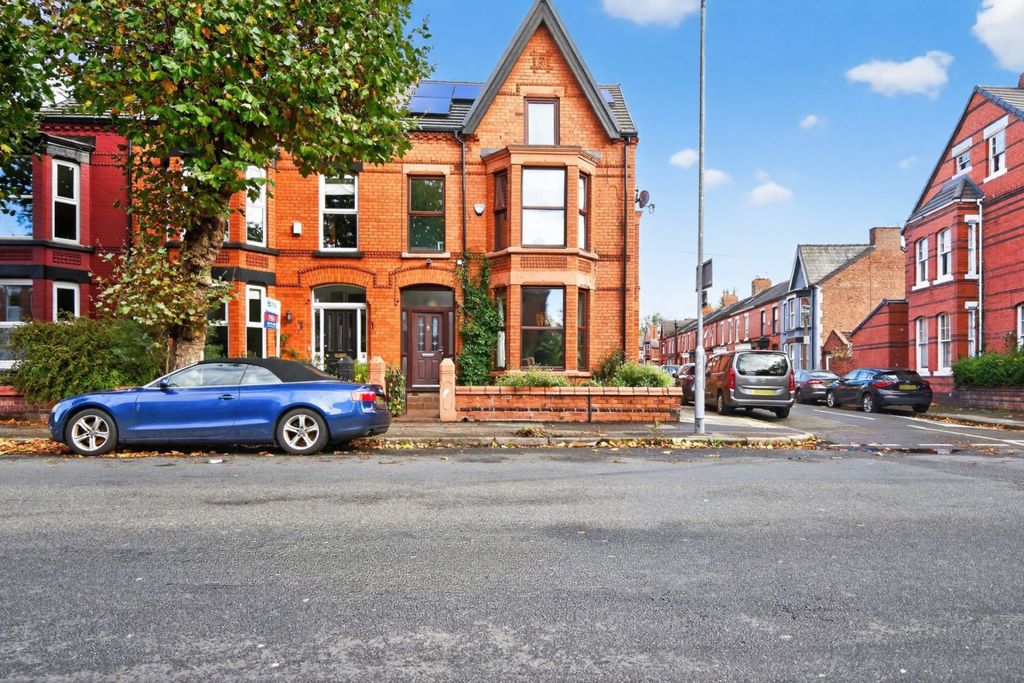 Property photo 2 of 21