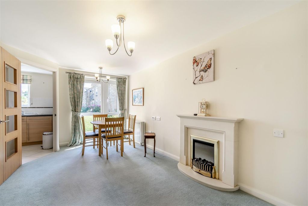 Property photo 3 of 16 8515749-Interior04.Jpg