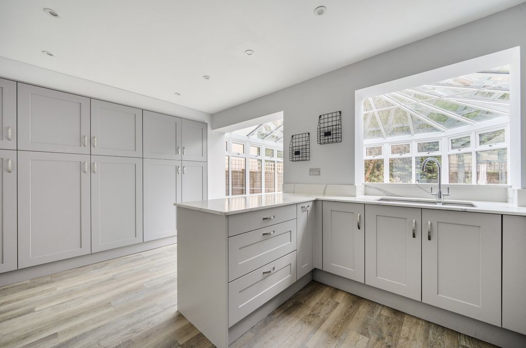 Property photo 3 of 22 1409642-7-6989c53...