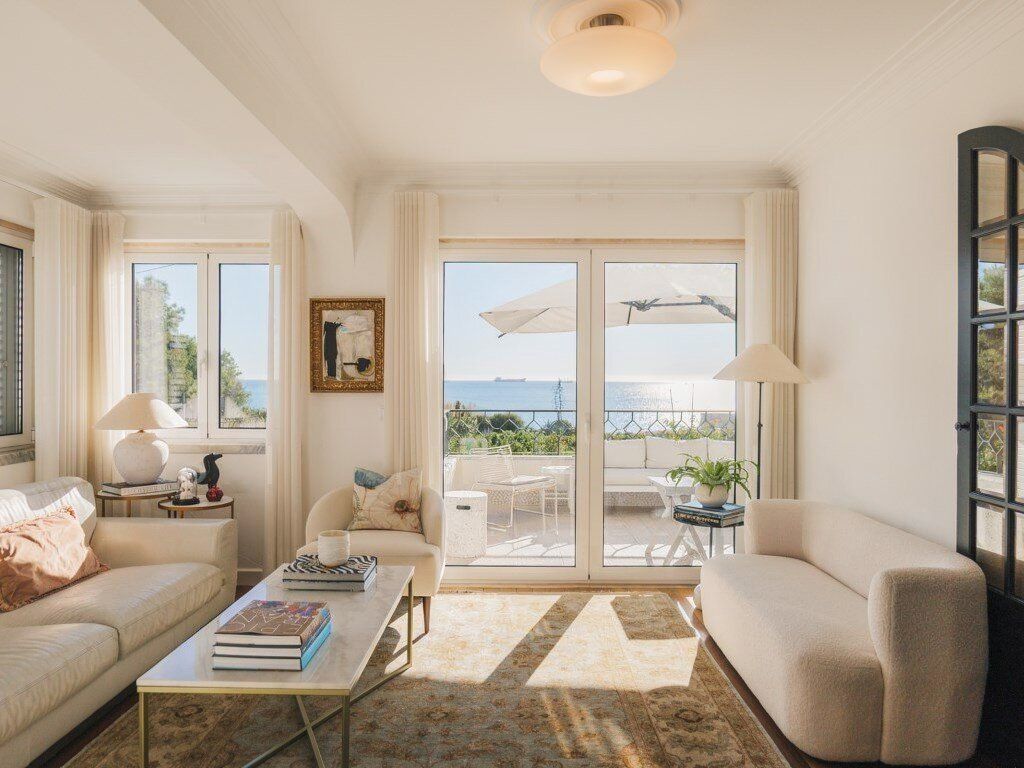 Property photo 1 of 39 Renovated 5-Bedroom House With Sea View In Estoril