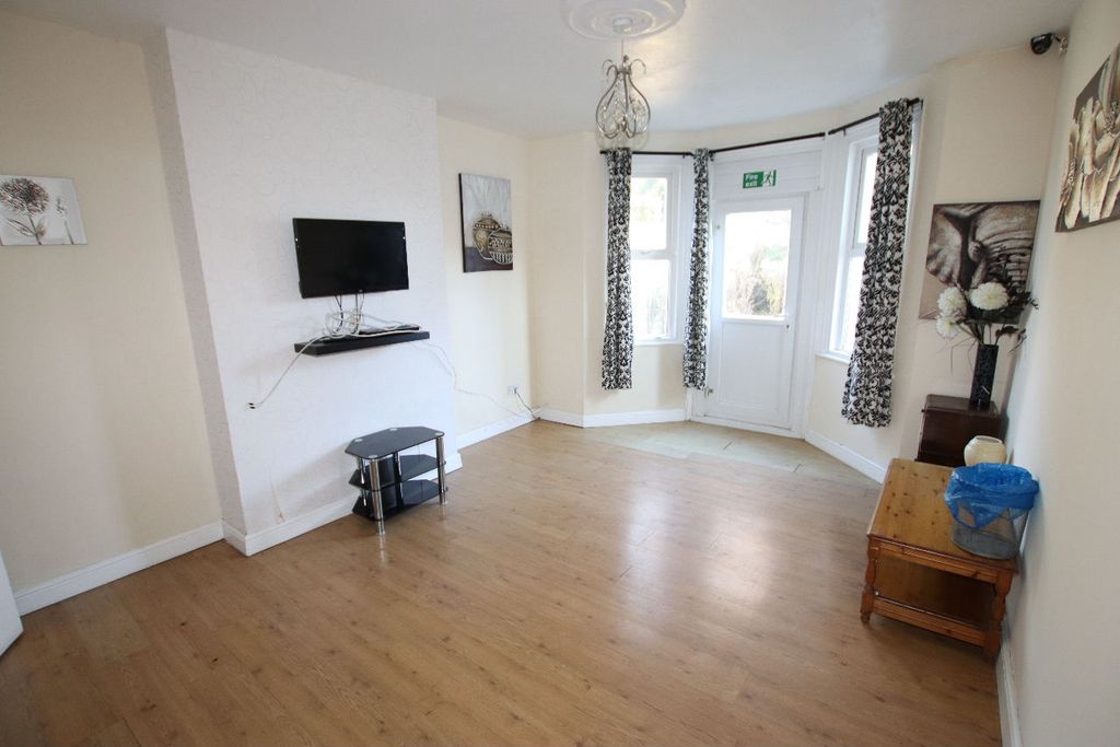 Property photo 2 of 17 Gallery