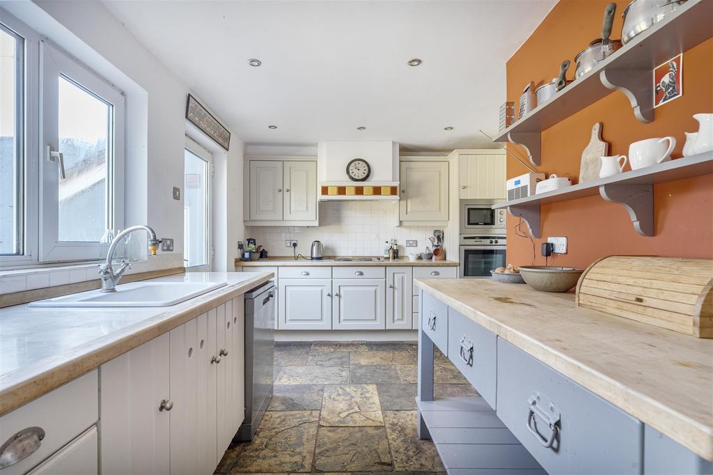 Property photo 3 of 26 1305880-15-686259Ca817F4.Jpg