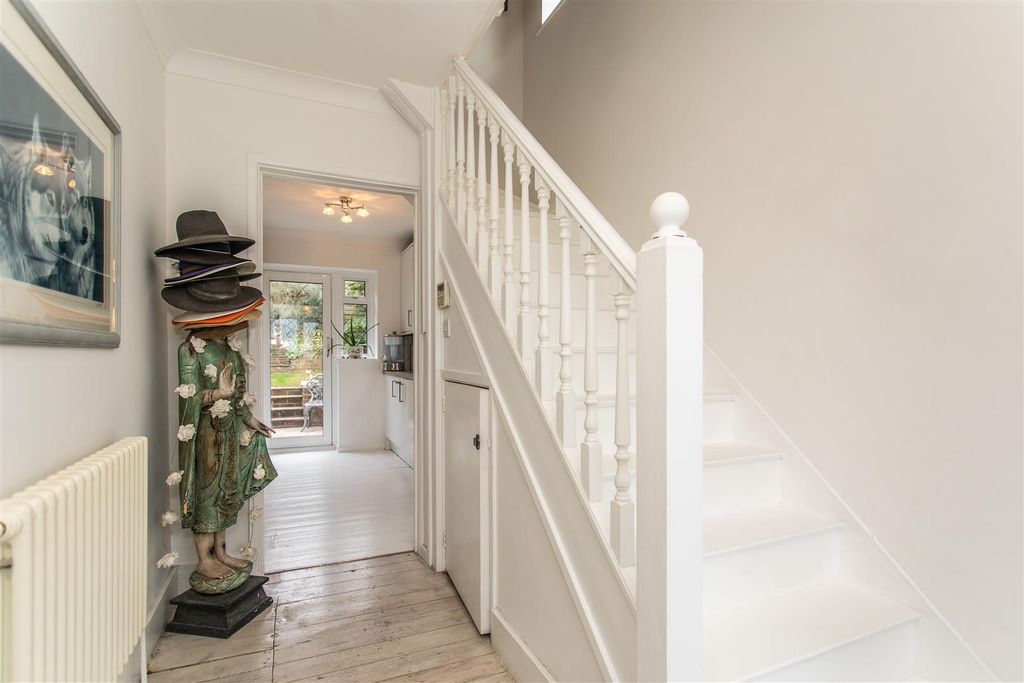 Property photo 3 of 24 39 Goldstone Lane18.Jpg