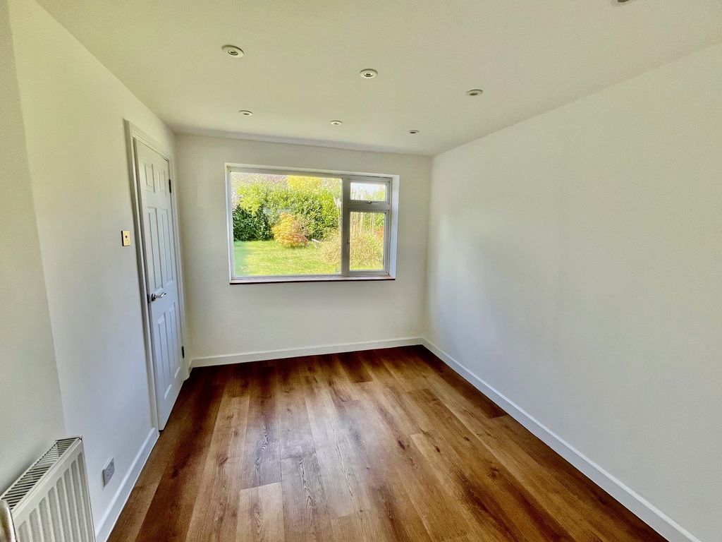 Property photo 3 of 11 Dining Room