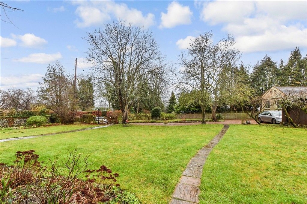 Property photo 1 of 21 Front Garden