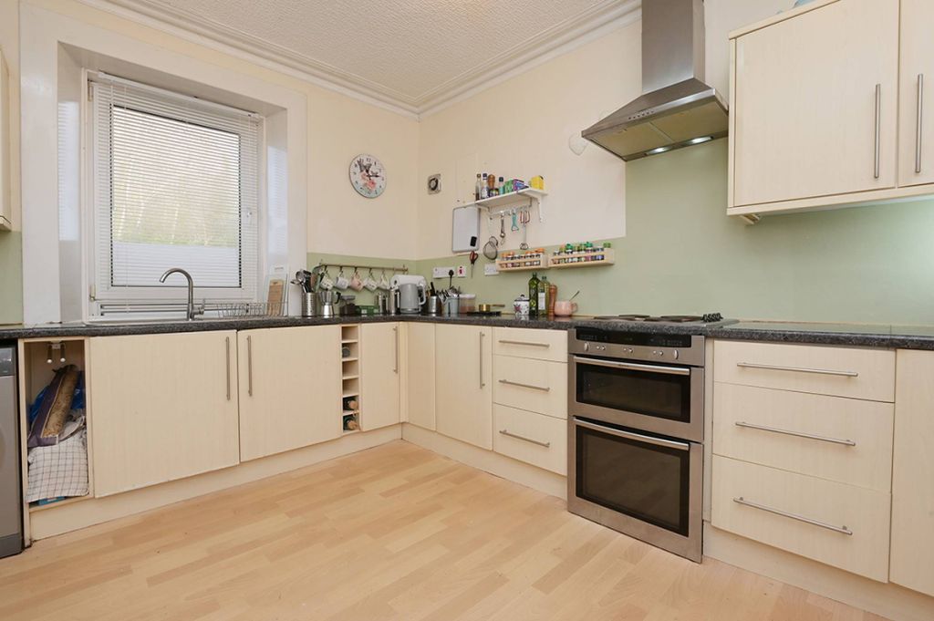 Property photo 2 of 30