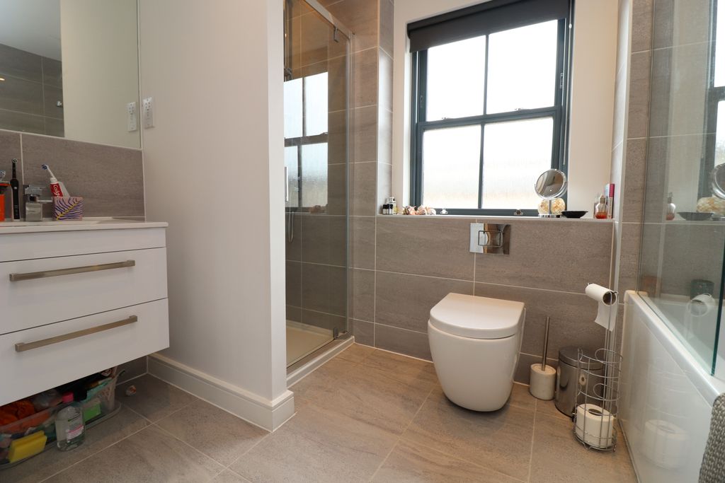 Property photo 3 of 13 4-Piece Bathroom