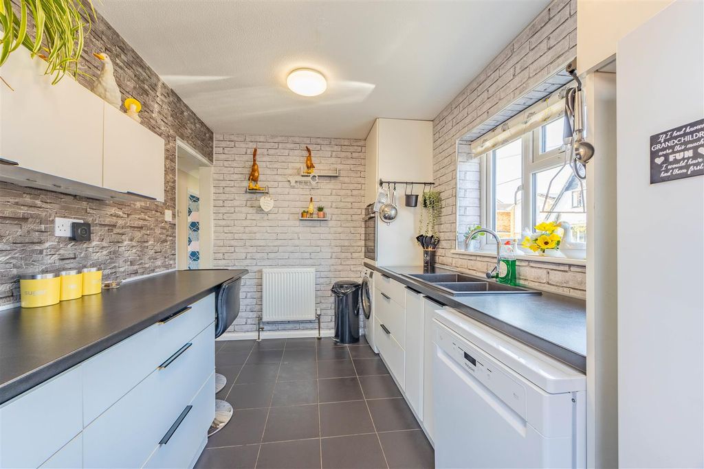 Property photo 3 of 22 Kitchen