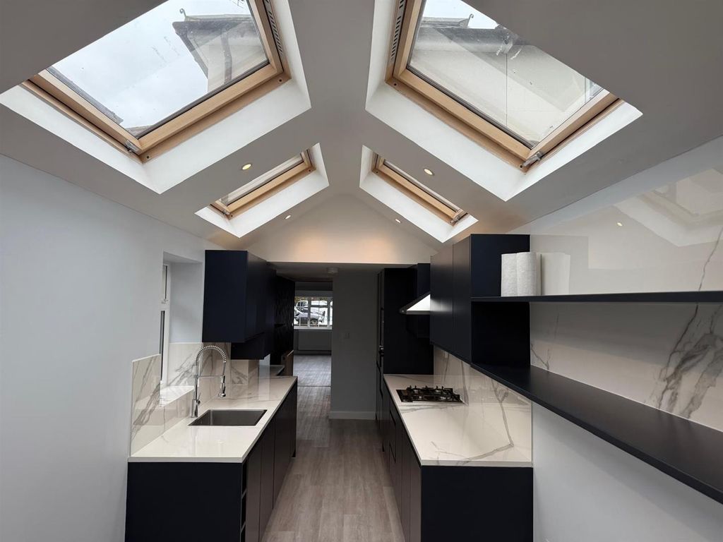 Property photo 3 of 11 20 Emlyn Buildings, Brocas Street, Eton Sl4 6Bp