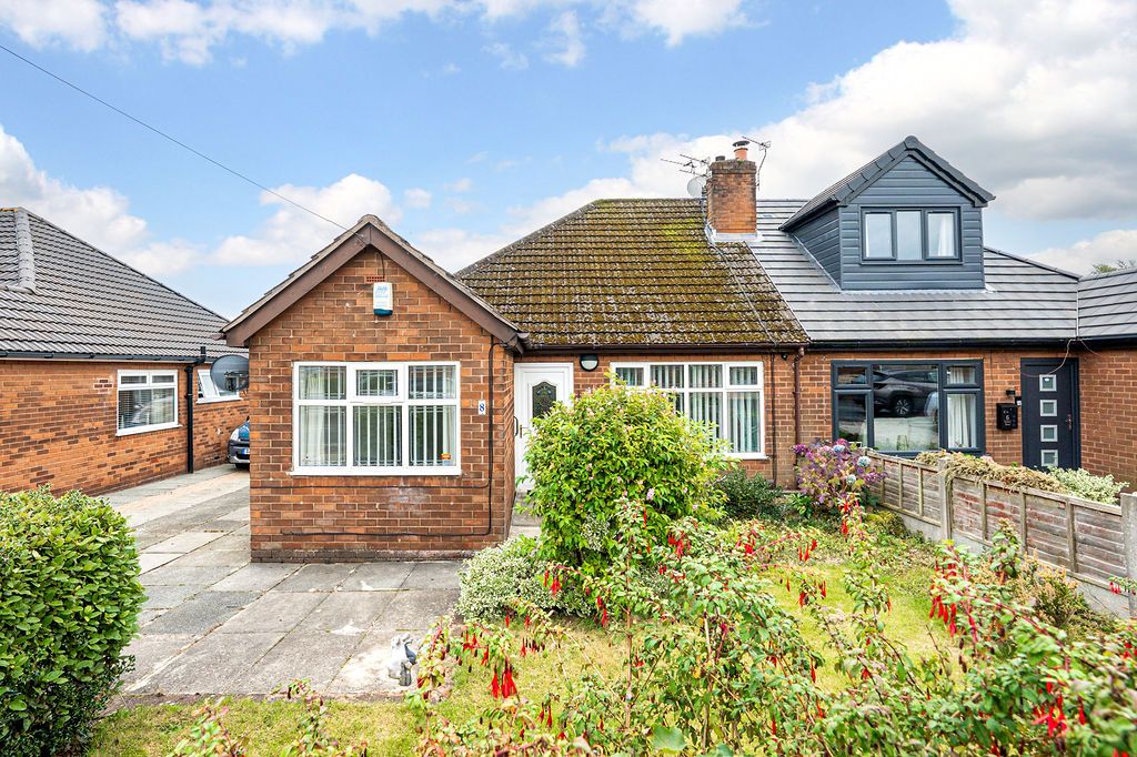 Property photo 1 of 22 8 Lynton Road