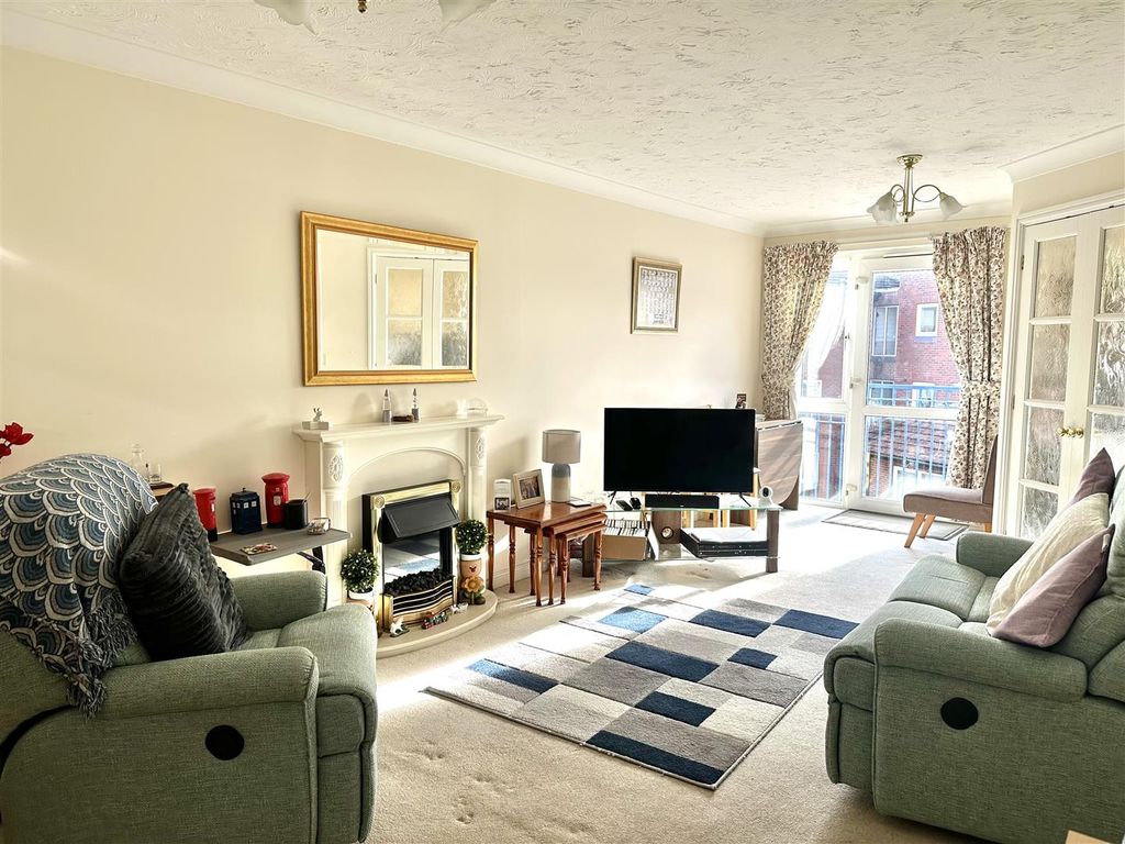 Property photo 2 of 19 Sitting Room