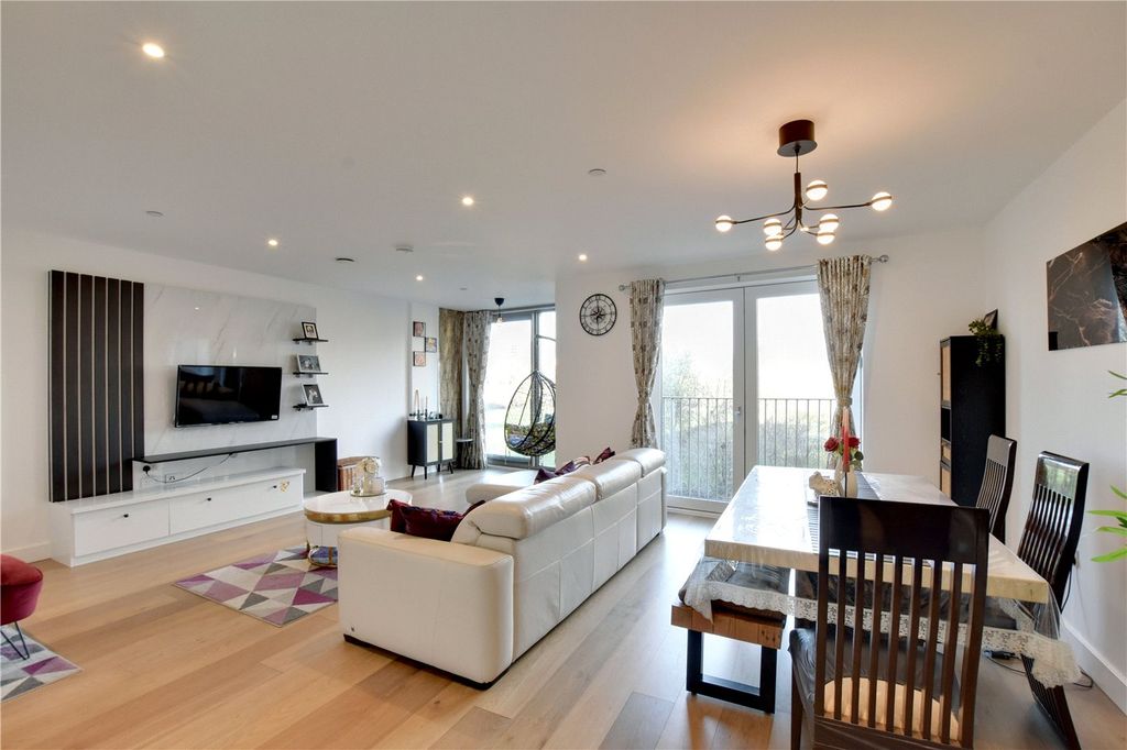 Property photo 2 of 25 Picture No. 17