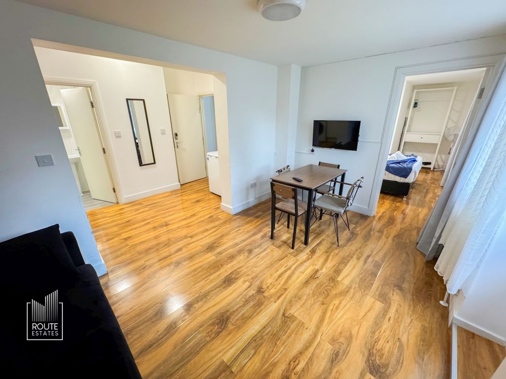 Property photo 1 of 8 Photo 5