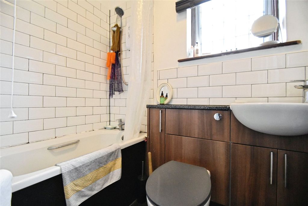 Property photo 3 of 14 Bathroom