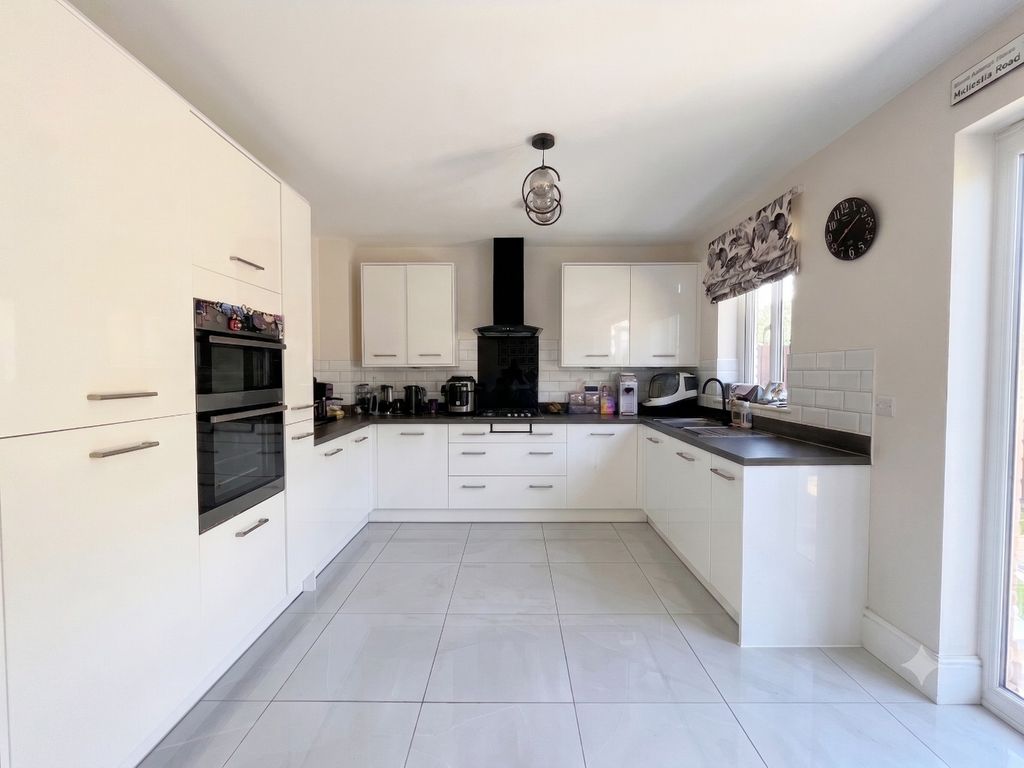 Property photo 3 of 13 5247433