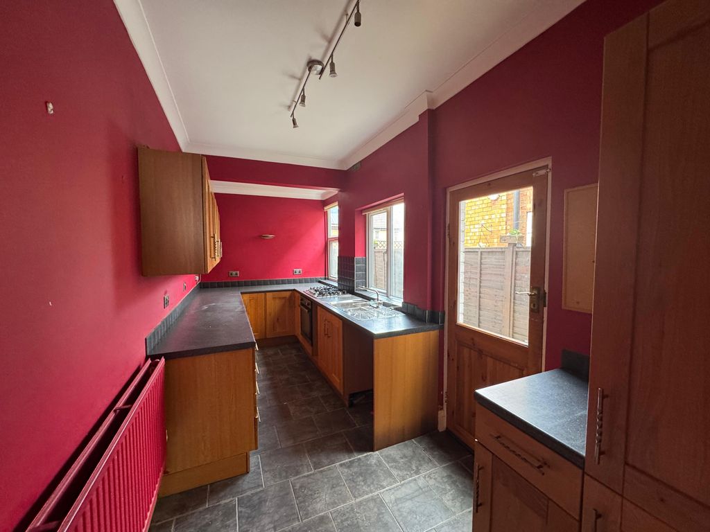 Property photo 3 of 9 Kitchen