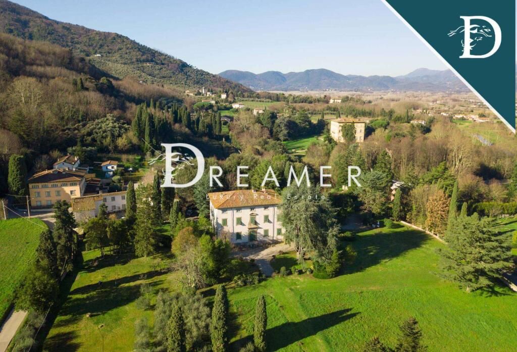 Property photo 2 of 41