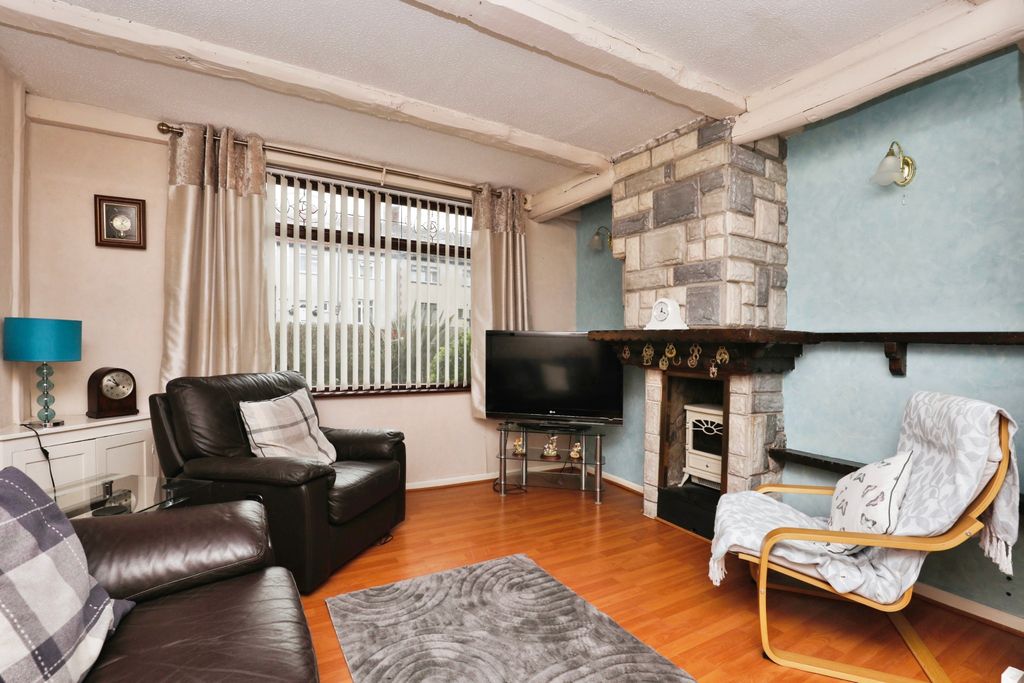 Property photo 2 of 15 Lounge