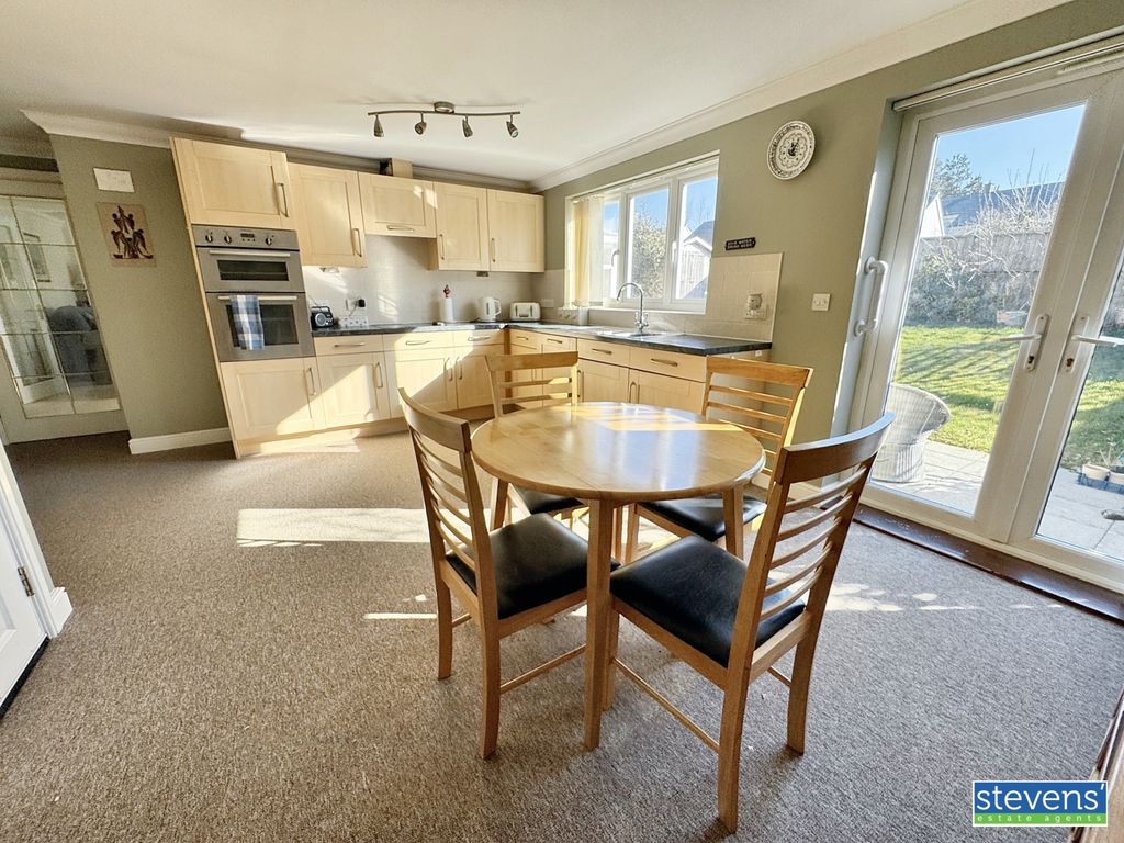 Property photo 2 of 19 Image00016