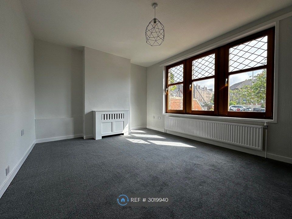 Property photo 3 of 8 Living Room