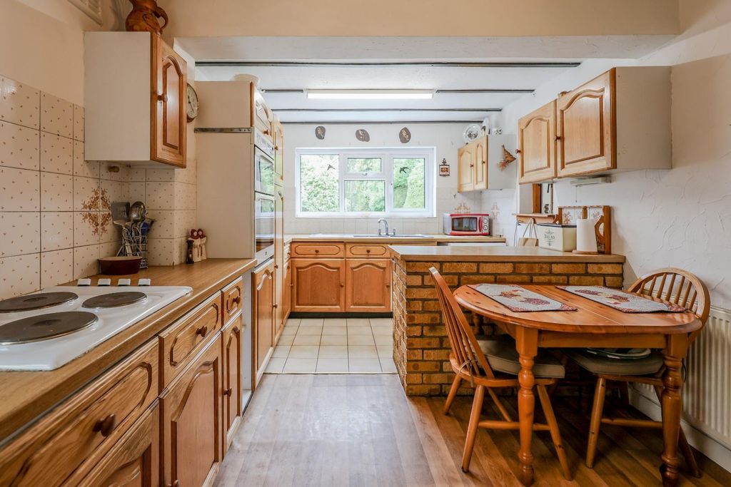 Property photo 3 of 28