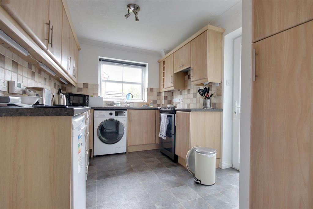 Property photo 3 of 10 Kitchen.Jpg