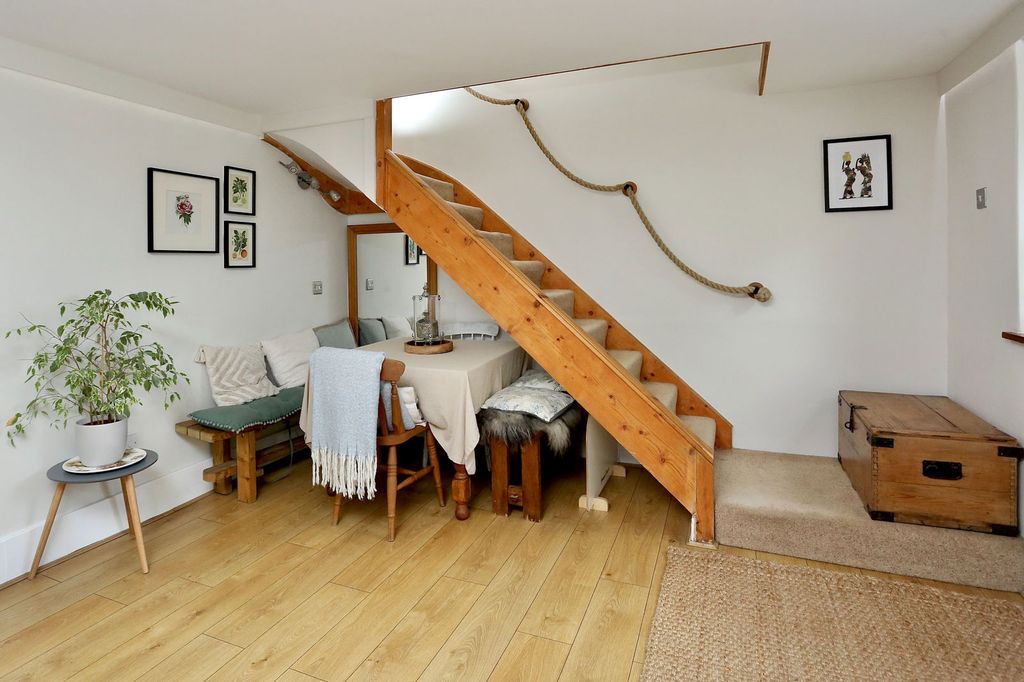 Property photo 3 of 31